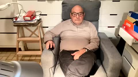 serge8413 online show from 01/04/25, 06:40