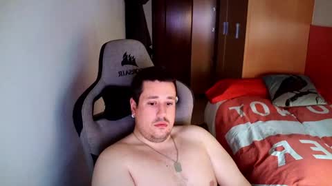 Snapshot of sergio95n chatting on 04/12/26, 07:35 Pollos online show from 04/12/26, 07:35