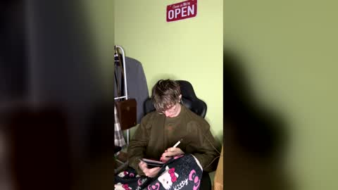 Snapshot of sergio_st chatting on 04/19/26, 07:05 Sergiooo 3 online show from 04/19/26, 07:05