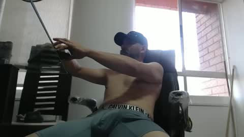 Snapshot of serioyhetero19 chatting on 12/22/25, 09:34 hetero serio discreto online show from 12/22/25, 09:34