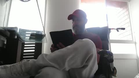 Snapshot of serioyhetero19 chatting on 01/10/26, 08:32 hetero serio discreto online show from 01/10/26, 08:32