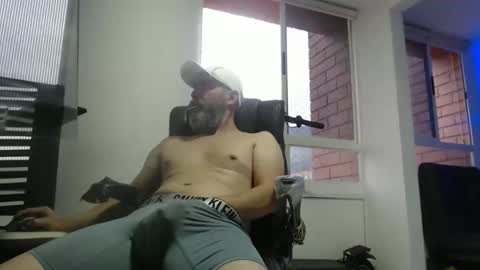 Snapshot of serioyhetero19 chatting on 02/20/26, 10:43 hetero serio discreto online show from 02/20/26, 10:43