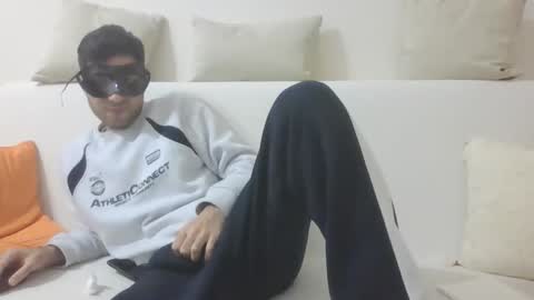 Snapshot of sero98313230 chatting on 04/15/26, 06:42 sero98313230 online show from 04/15/26, 06:42