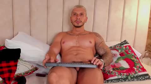 Snapshot of seth_vega_ chatting on 12/19/24, 01:07 HEY IM SETH online show from 12/19/24, 01:07