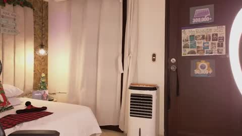 Snapshot of seth_vega_ chatting on 12/23/24, 12:25 HEY IM SETH online show from 12/23/24, 12:25