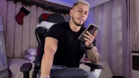 Snapshot of seth_vega_ chatting on 12/30/24, 06:49 HEY IM SETH online show from 12/30/24, 06:49