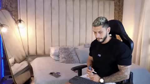 Snapshot of seth_vega_ chatting on 01/31/25, 08:01 HEY IM SETH online show from 01/31/25, 08:01