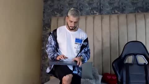 Snapshot of seth_vega_ chatting on 02/28/25, 12:43 HEY IM SETH online show from 02/28/25, 12:43