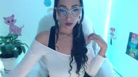 Snapshot of seuctive_woman57 chatting on 02/09/26, 04:27 samy online show from 02/09/26, 04:27