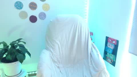 Snapshot of seuctive_woman57 chatting on 02/15/26, 04:31 samy online show from 02/15/26, 04:31