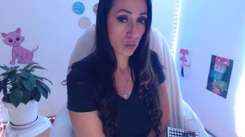 Snapshot of seuctive_woman57 chatting on 02/20/26, 01:46 samy online show from 02/20/26, 01:46