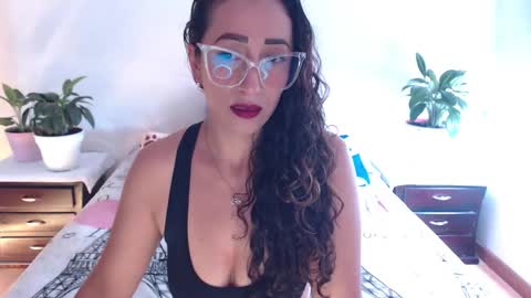 Snapshot of seuctive_woman57 chatting on 03/24/26, 05:40 samy online show from 03/24/26, 05:40