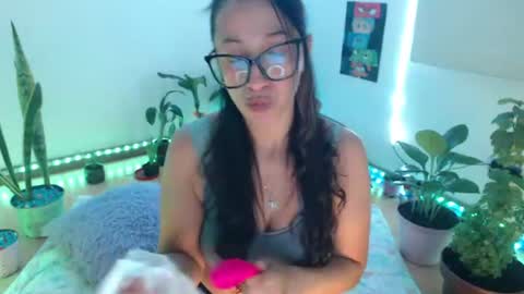 Snapshot of seuctive_woman57 chatting on 06/16/26, 03:53 samy online show from 06/16/26, 03:53