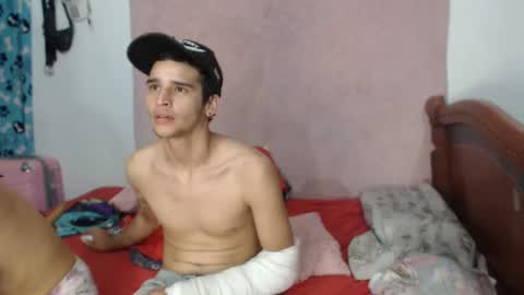 Snapshot of sex_forever77 chatting on 12/28/24, 03:58 Karol y antony online show from 12/28/24, 03:58