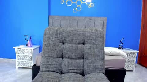 Snapshot of sexfenix_ chatting on 01/11/25, 03:44 karen and camilo online show from 01/11/25, 03:44