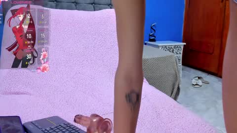 Snapshot of sexfenix_ chatting on 02/19/25, 04:55 karen and camilo online show from 02/19/25, 04:55