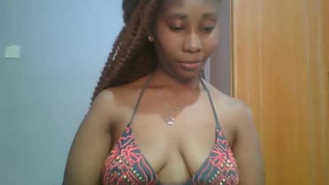 Snapshot of sexie_curvie chatting on 02/09/25, 03:01 Maggie online show from 02/09/25, 03:01