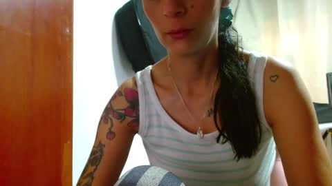 Snapshot of sexmilkdirty chatting on 04/06/26, 08:32 sexmilkdirty online show from 04/06/26, 08:32