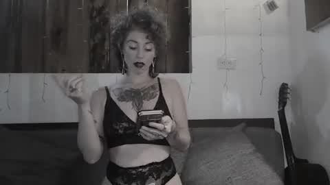 Trixy Rose online show from 01/10/25, 02:13