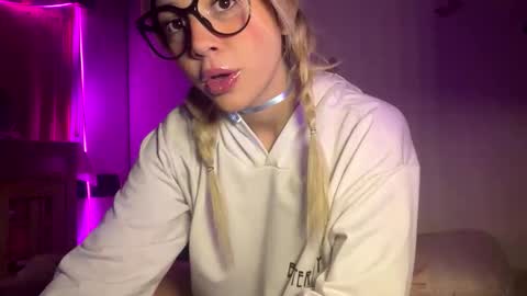 HI   Privates are OPEN online show from 05/18/26, 02:51