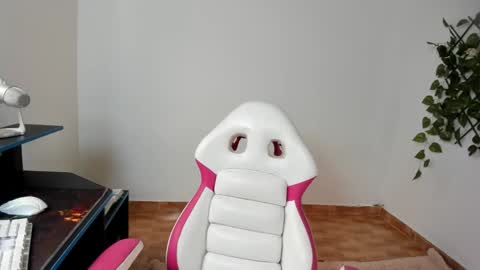 Snapshot of sexual_addiction chatting on 01/08/25, 04:11 SARA    online show from 01/08/25, 04:11