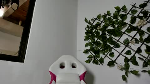 Snapshot of sexual_addiction chatting on 02/08/25, 08:10 SARA    online show from 02/08/25, 08:10