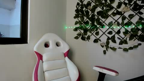 Snapshot of sexual_addiction chatting on 02/10/25, 06:56 SARA    online show from 02/10/25, 06:56