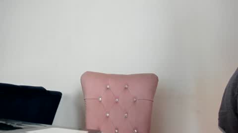 Snapshot of sexual_addiction chatting on 10/05/25, 10:07 SARA    online show from 10/05/25, 10:07