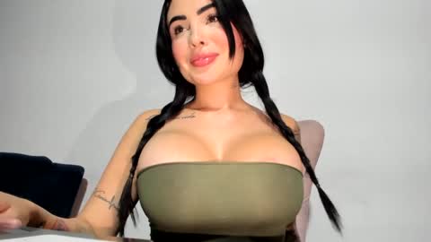 Snapshot of sexual_addiction chatting on 10/16/25, 12:55 SARA    online show from 10/16/25, 12:55