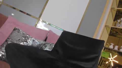 Snapshot of sexual_desiress chatting on 12/18/24, 03:11 shantall IG candy charms09 online show from 12/18/24, 03:11