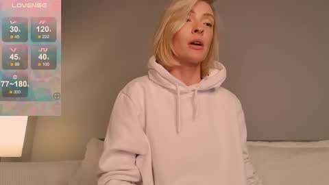 Snapshot of sexuallycorrect chatting on 10/24/25, 08:16 Ray New video in bio online show from 10/24/25, 08:16