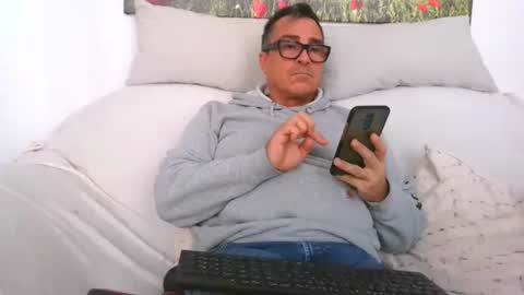 Snapshot of sexurbation chatting on 12/25/24, 12:05 Sexurbation online show from 12/25/24, 12:05