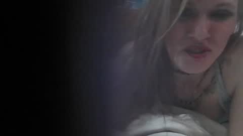 Snapshot of sexxileeah42o chatting on 04/11/26, 07:13 Leeah CloudZzz online show from 04/11/26, 07:13