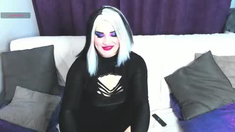 Snapshot of sexxx_queen chatting on 03/06/26, 02:13 sexxx_queen online show from 03/06/26, 02:13