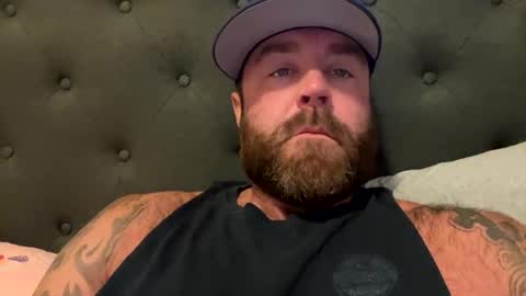 Snapshot of sexxxxycouple604 chatting on 10/26/25, 06:36 Big uncut hunk online show from 10/26/25, 06:36