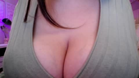 Snapshot of sexxxyprincess chatting on 04/17/26, 02:14 Princess online show from 04/17/26, 02:14