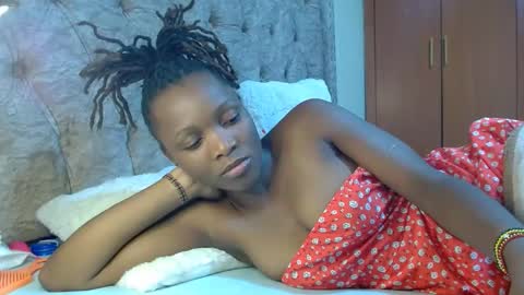 Snapshot of sexxy_santa chatting on 12/15/24, 06:59 Santa online show from 12/15/24, 06:59