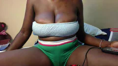 sexxyboob2 online show from 05/19/26, 06:14