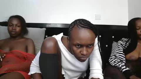 Snapshot of sexxymaya25 chatting on 10/14/25, 09:54 maya online show from 10/14/25, 09:54