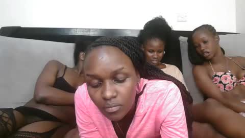 Snapshot of sexxymaya25 chatting on 10/16/25, 12:11 maya online show from 10/16/25, 12:11