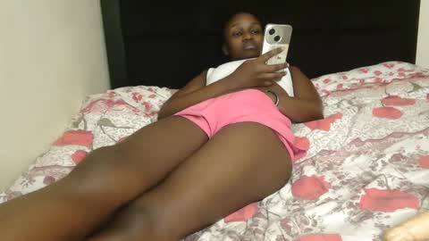 Snapshot of sexxymaya25 chatting on 12/01/25, 09:20 maya online show from 12/01/25, 09:20