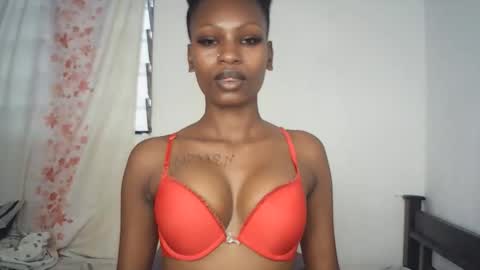 Snapshot of sexxypixie chatting on 04/05/26, 10:45 sexxypixie online show from 04/05/26, 10:45