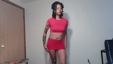 Snapshot of sexy6foot chatting on 06/24/26, 01:59 sexy6foot online show from 06/24/26, 01:59