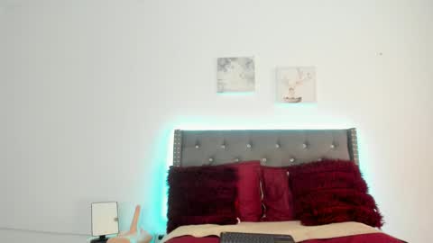 Snapshot of sexy_3512 chatting on 12/27/24, 07:57 LUXURY online show from 12/27/24, 07:57