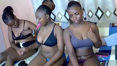 Snapshot of sexy_berry01 chatting on 02/05/26, 01:10 sexy_berry01 online show from 02/05/26, 01:10