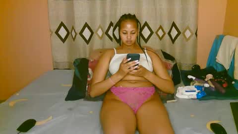 Snapshot of sexy_bluegirl chatting on 09/15/25, 03:34 sexy_bluegirl online show from 09/15/25, 03:34