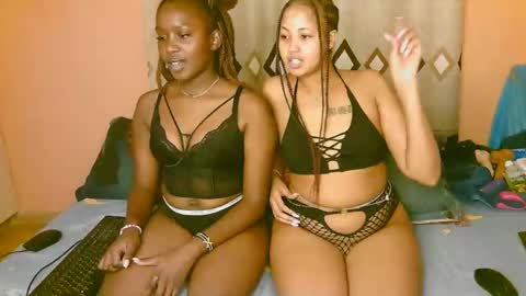 Snapshot of sexy_bluegirl chatting on 09/17/25, 07:37 sexy_bluegirl online show from 09/17/25, 07:37