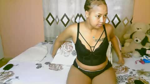 Snapshot of sexy_bluegirl chatting on 10/05/25, 08:12 sexy_bluegirl online show from 10/05/25, 08:12