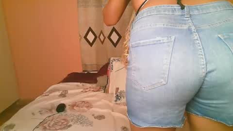 Snapshot of sexy_bluegirl chatting on 11/17/25, 03:29 sexy_bluegirl online show from 11/17/25, 03:29