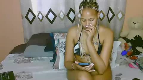 Snapshot of sexy_bluegirl chatting on 11/26/25, 01:12 sexy_bluegirl online show from 11/26/25, 01:12